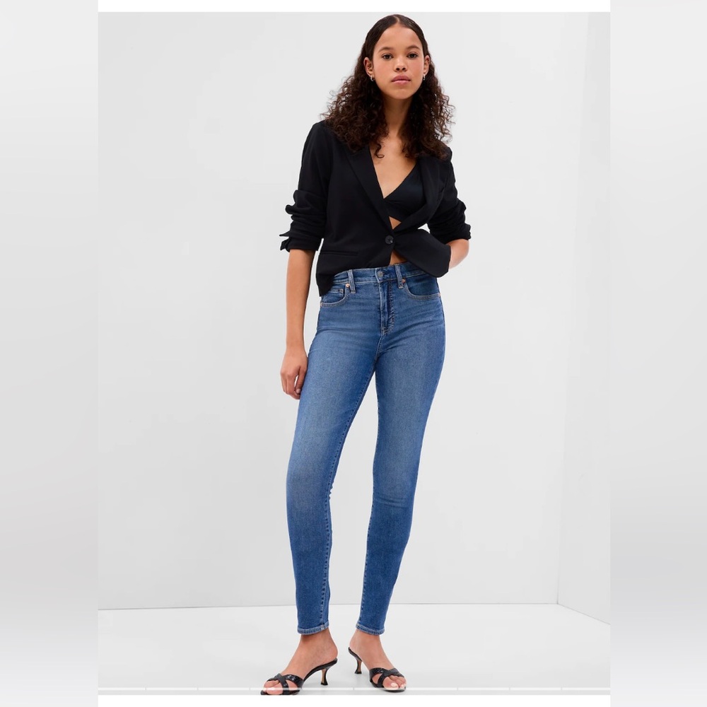 Gap skinny jeans _ 👖 ~ super cute !!!